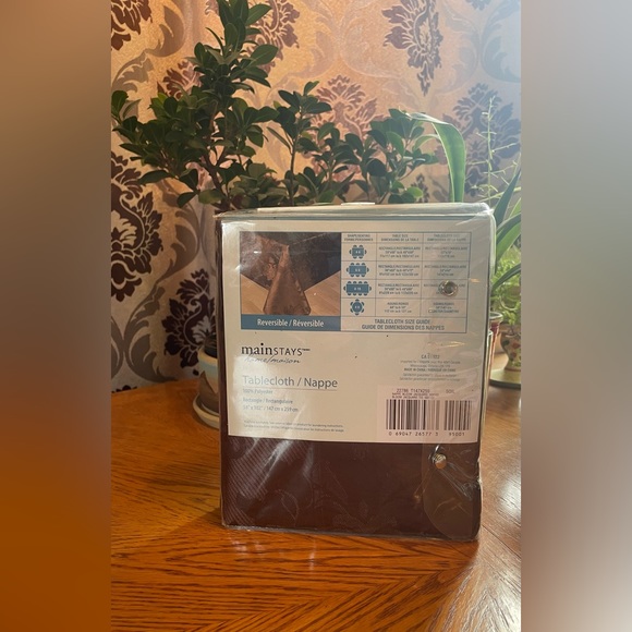 New brown tablecloth - Picture 2 of 4